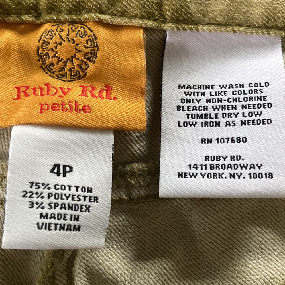 Ruby Rd Petite Capris - Picture 7 of 7